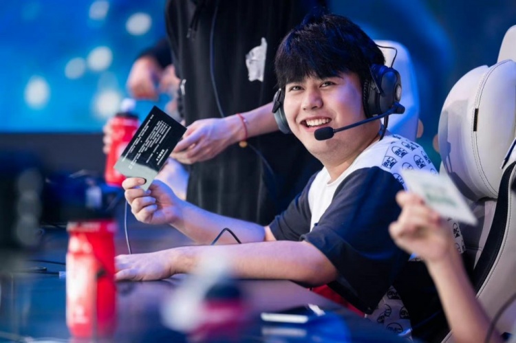 再只是情绪 再只是情绪